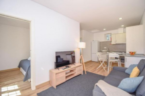 Acolhedor Apartamento de 1 Quarto com Terraço
